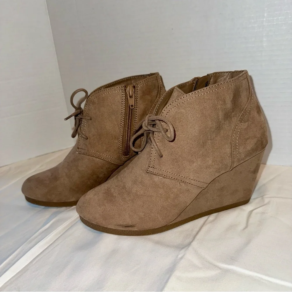 Women's Tan Taupe Faux Suede Lace-up Wedge Ankle Boots‎ Size 7